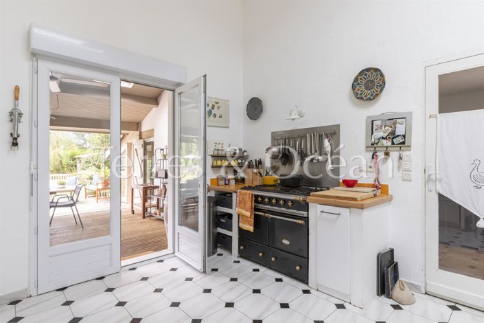 Image No.11-6 Bed House for sale