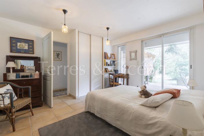 Image No.19-6 Bed House for sale