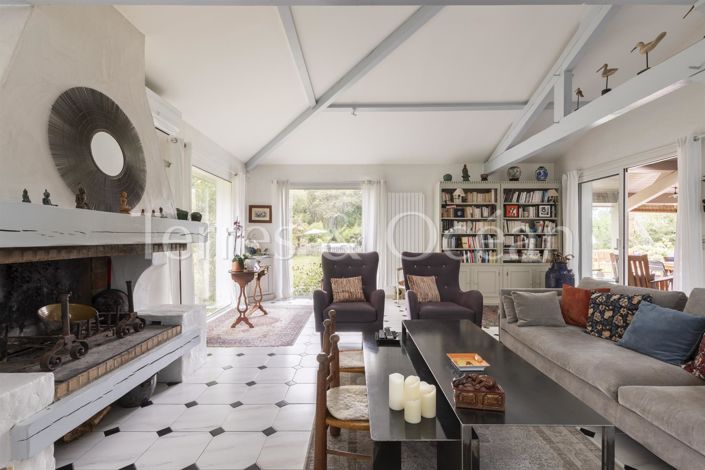 Image No.2-6 Bed House for sale