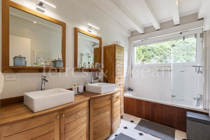 Image No.21-6 Bed House for sale