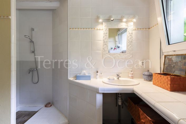 Image No.23-6 Bed House for sale