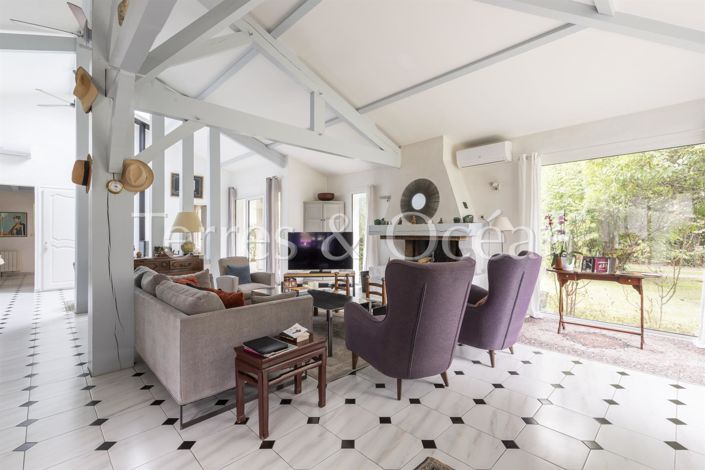 Image No.5-6 Bed House for sale