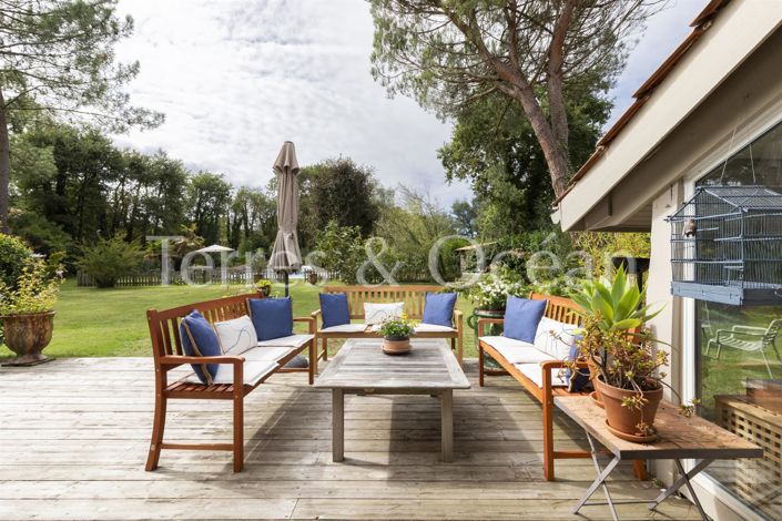 Image No.6-6 Bed House for sale