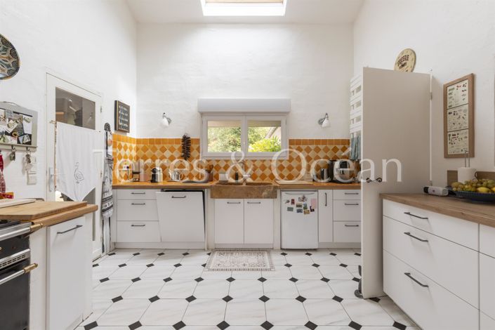 Image No.7-6 Bed House for sale