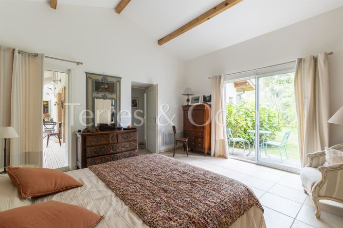 Image No.8-6 Bed House for sale