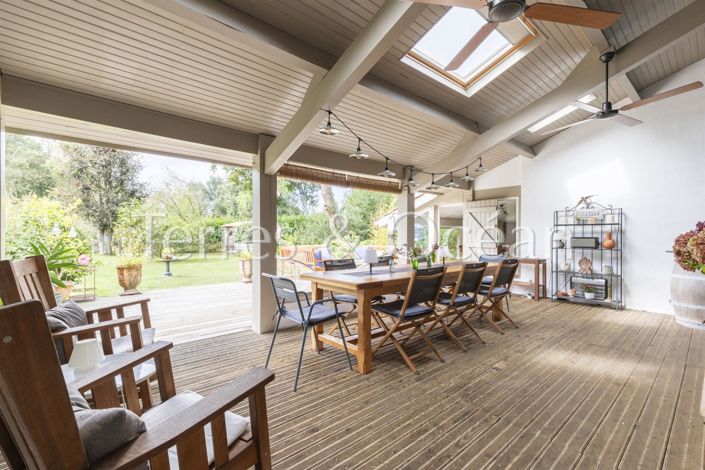 Image No.9-6 Bed House for sale