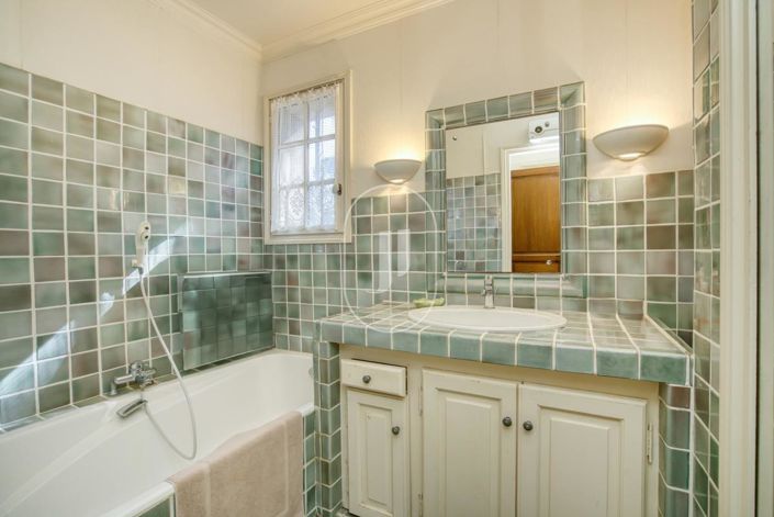 Image No.6-4 Bed House for sale