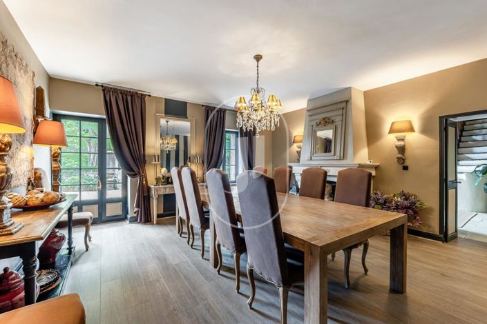 Image No.4-8 Bed House for sale