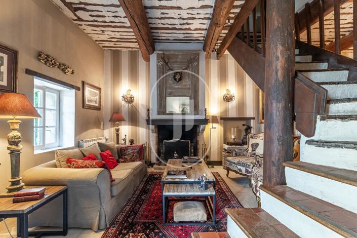 Image No.6-8 Bed House for sale