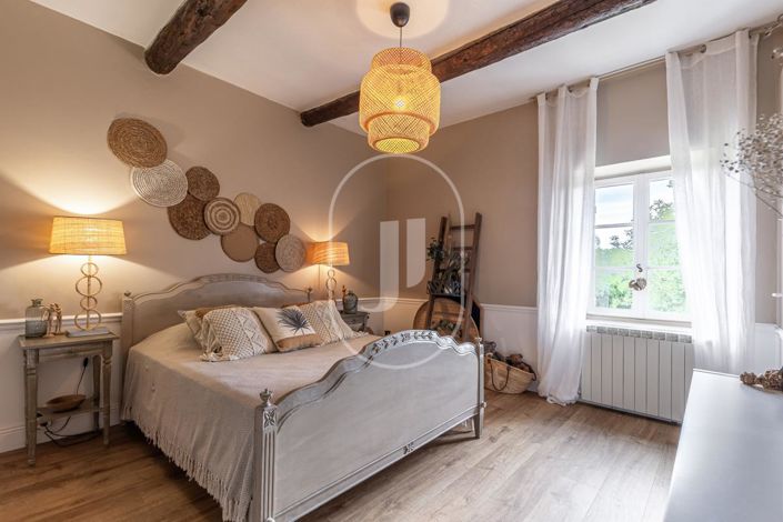 Image No.7-8 Bed House for sale