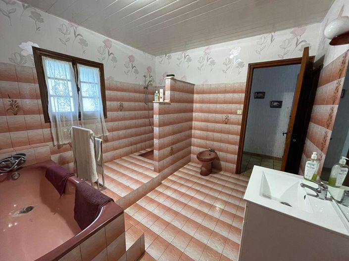 Image No.10-4 Bed House for sale