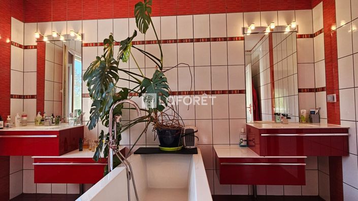 Image No.11-3 Bed House for sale