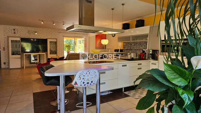 Image No.3-3 Bed House for sale