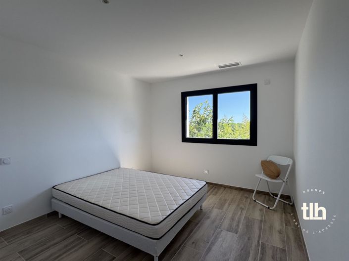 Image No.20-4 Bed House for sale