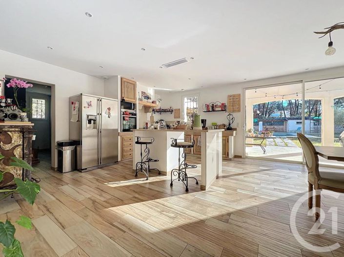 Image No.10-3 Bed House for sale