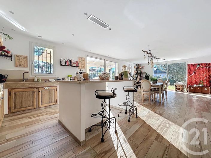 Image No.11-3 Bed House for sale