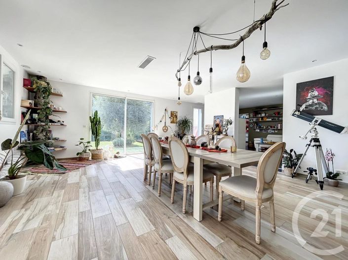 Image No.24-3 Bed House for sale