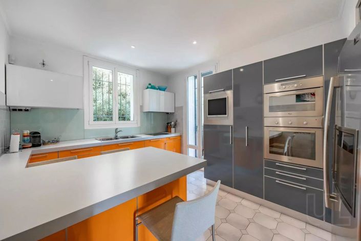 Image No.7-5 Bed House for sale