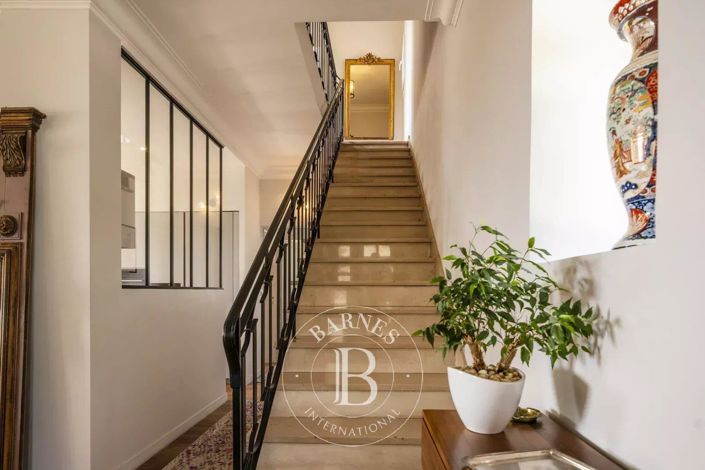 Image No.10-3 Bed House for sale