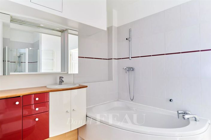 Image No.24-3 Bed Apartment for sale