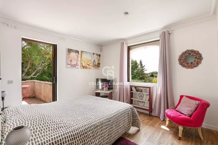 Image No.6-6 Bed House for sale