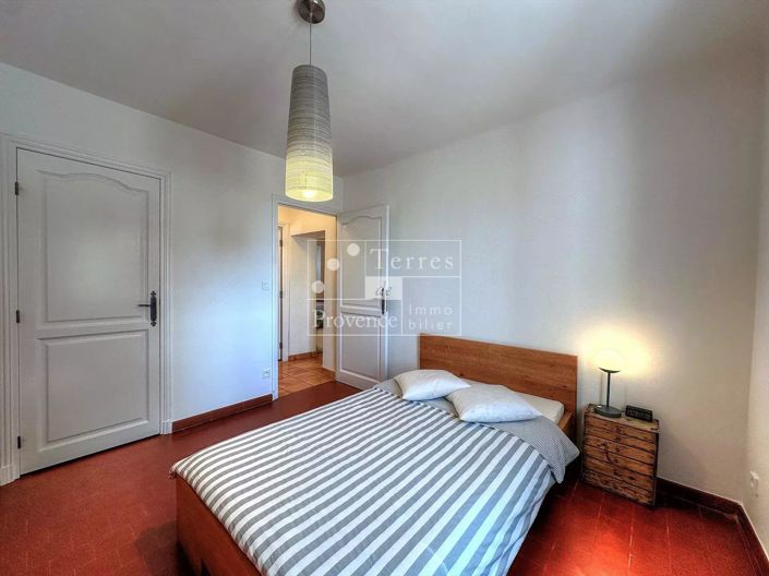 Image No.11-3 Bed House for sale