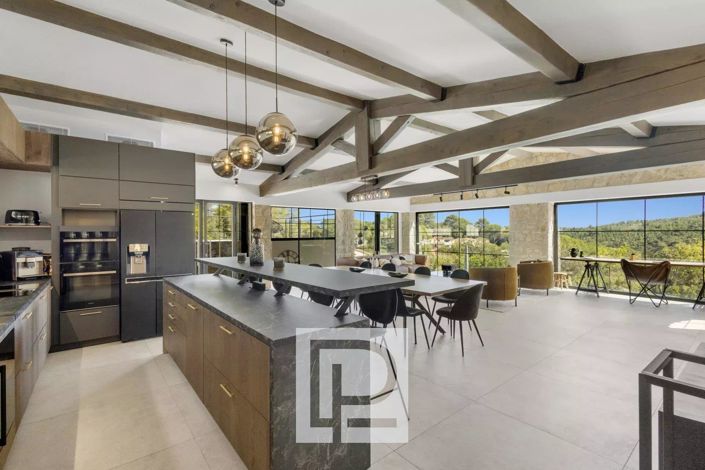 Image No.8-5 Bed House for sale