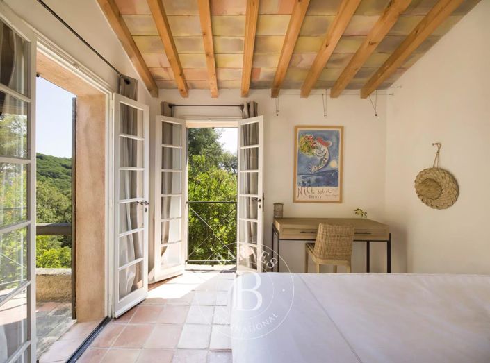 Image No.7-5 Bed House for sale