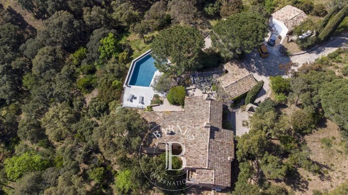 Image No.9-5 Bed House for sale