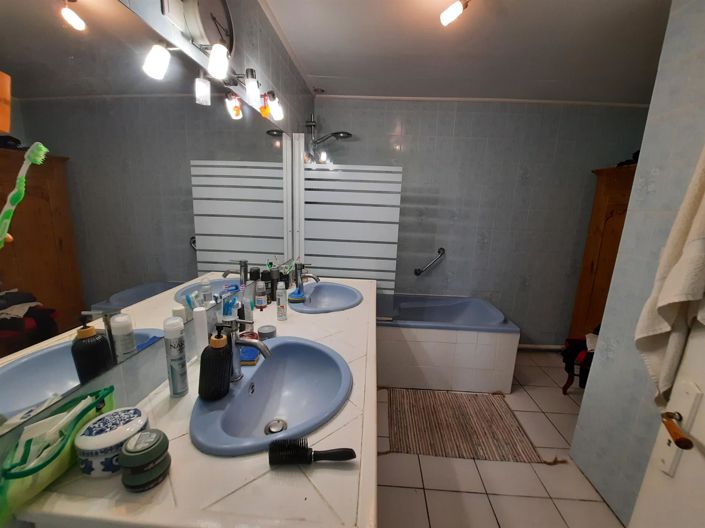 Image No.8-5 Bed House for sale