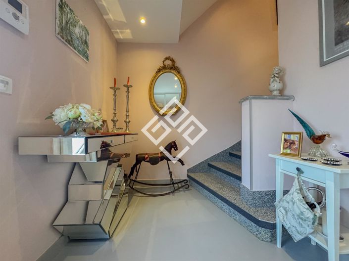 Image No.2-4 Bed House for sale