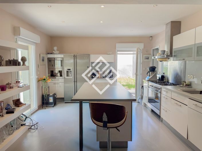 Image No.5-4 Bed House for sale