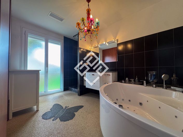 Image No.7-4 Bed House for sale