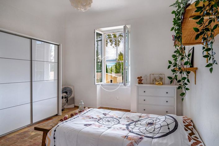 Image No.10-6 Bed House for sale