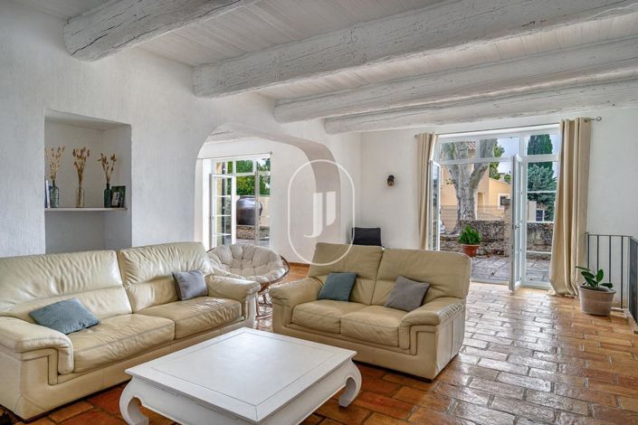 Image No.8-6 Bed House for sale