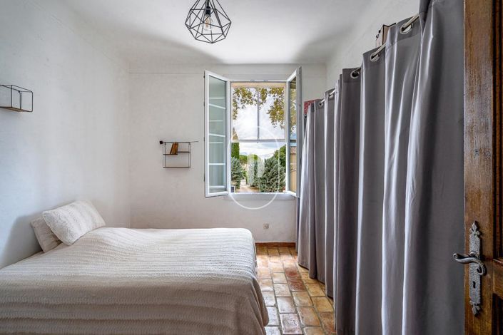 Image No.9-6 Bed House for sale