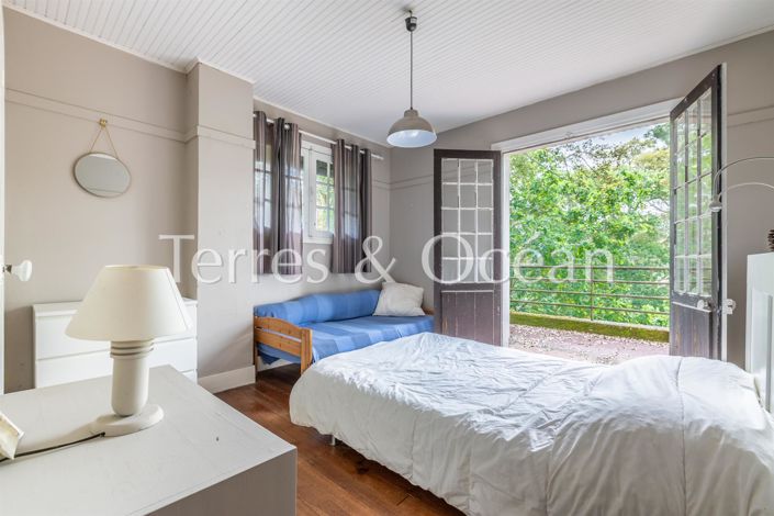 Image No.8-7 Bed House for sale