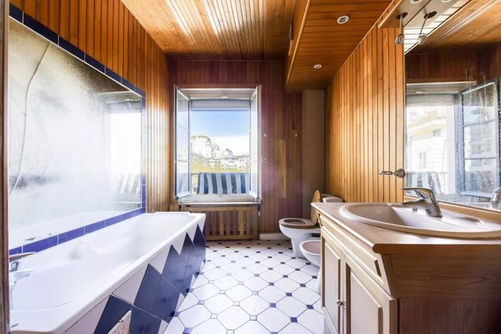 Image No.5-6 Bed House for sale