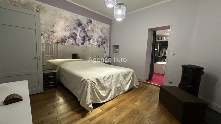 Image No.12-4 Bed Property for sale