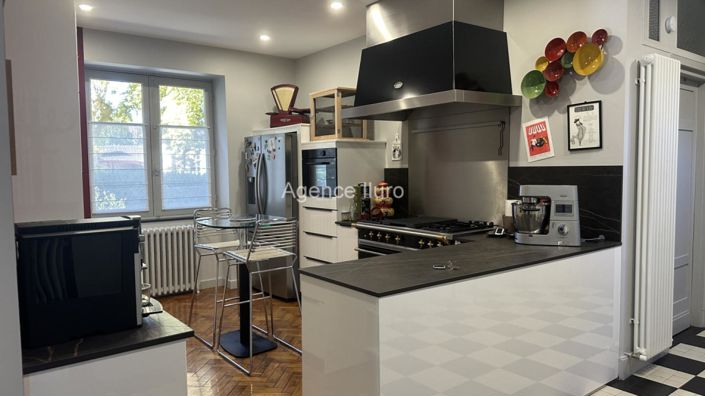 Image No.5-4 Bed Property for sale