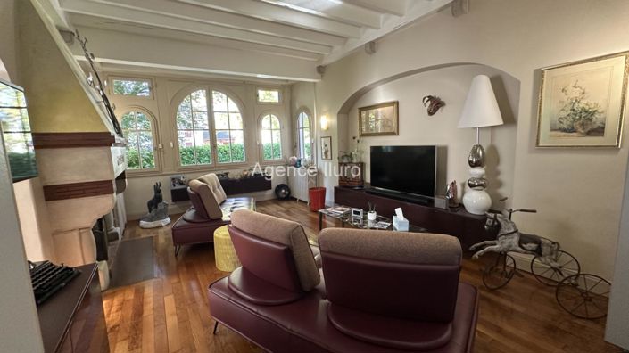 Image No.8-4 Bed Property for sale