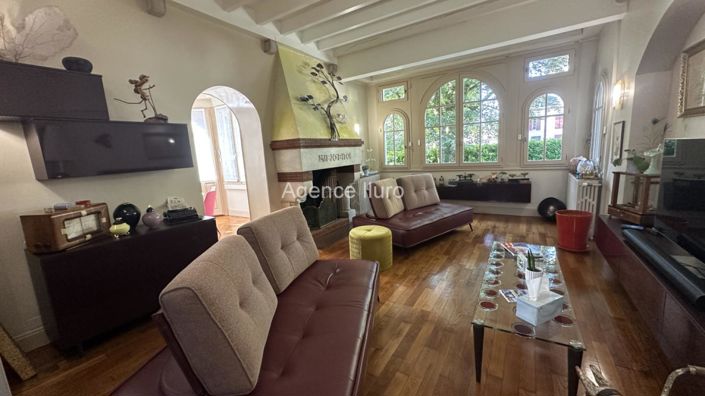 Image No.9-4 Bed Property for sale