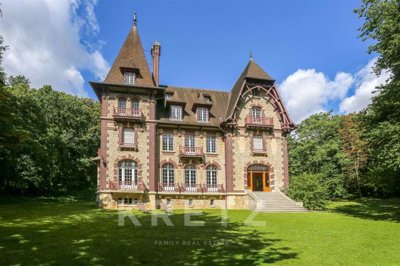 1 - Compiègne, Property