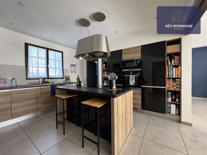 Image No.1-4 Bed House for sale