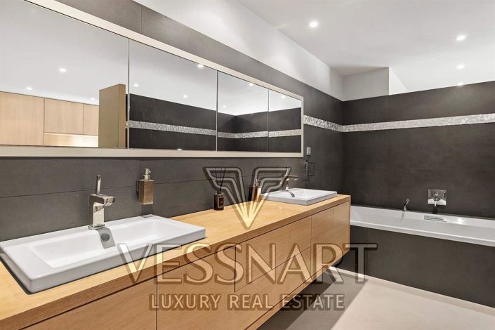 Image No.19-5 Bed House for sale