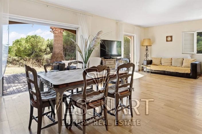 Image No.9-5 Bed House for sale