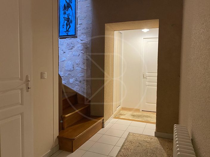 Image No.10-3 Bed House for sale