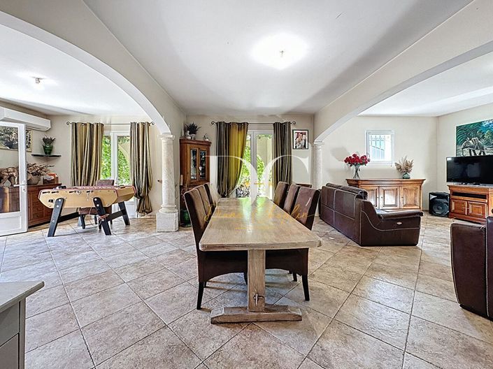 Image No.6-4 Bed House for sale