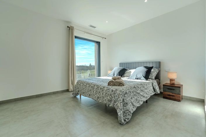 Image No.9-4 Bed House for sale