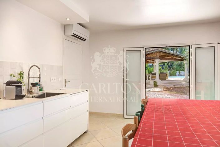 Image No.11-5 Bed House for sale